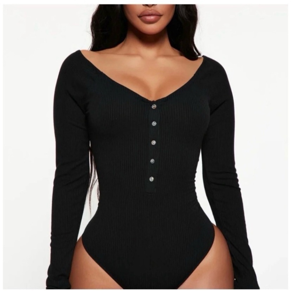 FASHION NOVA Black Ribbed Bodysuit - Picture 4 of 10